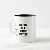 メールや文字を打つは死活問題である ツートーンマグカップ (正面左)