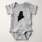 メーンホームグロウン州ティー ベビーボディスーツ (正面)