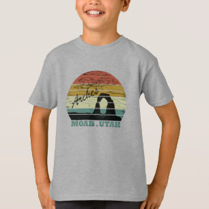 モアブユタヴィンテージサンセットアルシュ国立公園 Tシャツ