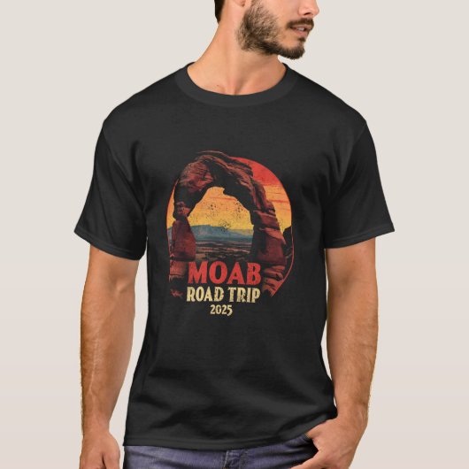 モアブ・アーチのヴィンテージ風景 ユタ州のハイキングとサイクリング Tシャツ (正面)
