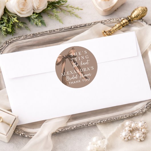 モカブラウン 彼女は結婚式のノットを結んでいる お辞儀 ブライダルシャワー ラウンドシール