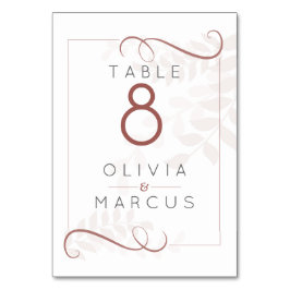 モカ淡い色のーの葉とスパイスブラウンのアクセント テーブルナンバー