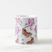 モクレンの花と蝶々、水彩画模様 コーヒーマグカップ (中央)