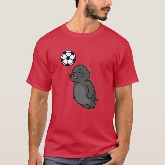 モグラがサッカーをする動物モウンドの友達 Tシャツ (正面)