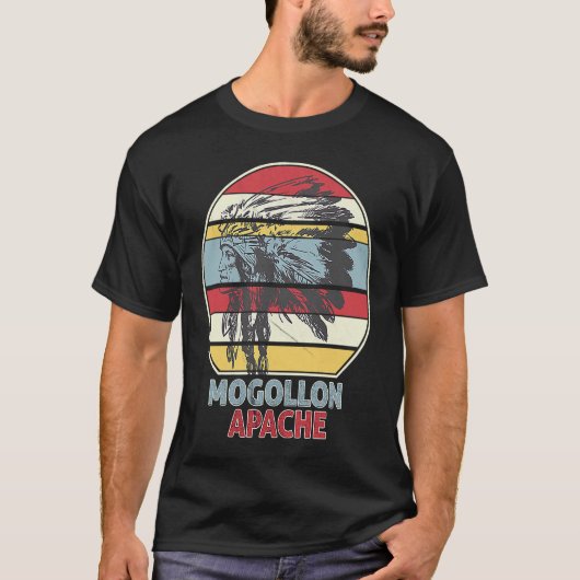 モゴロンアパッチ族先住民メキシコインディアンレトロ Tシャツ (正面)