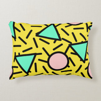 モザイクストライプの模様:レトロなメンフィス アクセントクッション