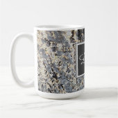 モザイクマズリン色タイルパターンモノグラム コーヒーマグカップ (左)