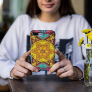 モザイク万華鏡のように千変万化するパターンフラワーイエローブルーとレッド iPhone 11 ケース