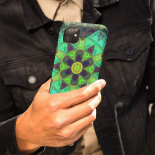 モザイク万華鏡のように千変万化するパターンフラワーグリーンティール(緑がかった色)と紫 iPhone 11 ケース