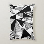 モザイク三角形、白黒テクスチャ アクセントクッション (正面(垂直))