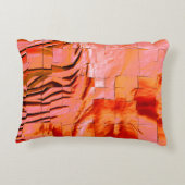 モザイク模様の華やかなサーモンの色を柔らかく刻んだ アクセントクッション (裏面)