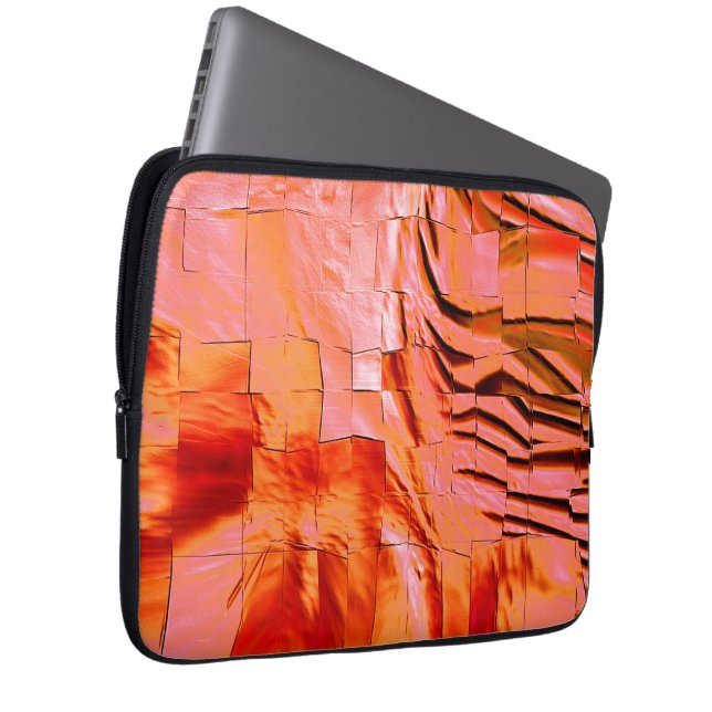 モザイク模様の華やかなサーモンの色を柔らかく刻んだ ラップトップスリーブ (正面右)