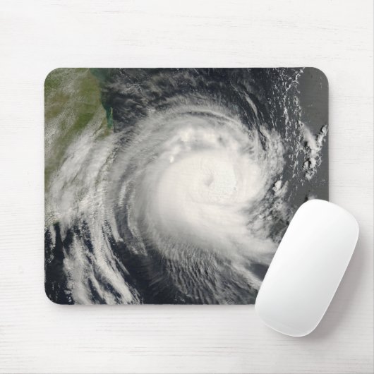 モザンビークに接近する熱帯低気圧飛行 マウスパッド (マウス)