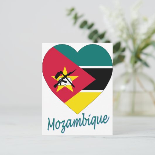 モザンビークの国旗のハート ポストカード (スタンド正面)