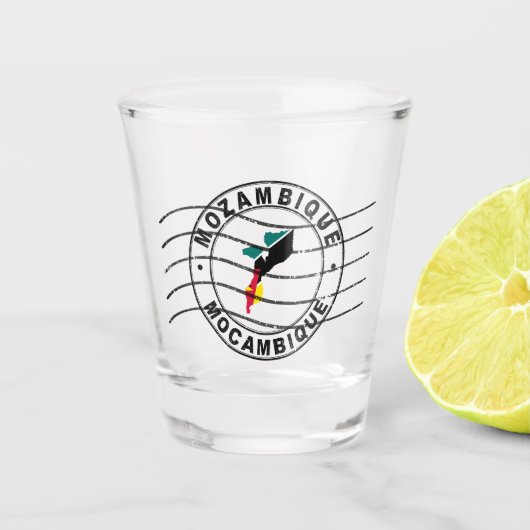 モザンビークの地図、郵便パスポート切手、旅行S ショットグラス (正面)