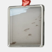 モザンビークの白いビーチの足跡 メタルオーナメント (左)