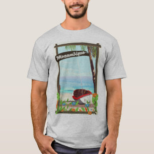 モザンビークの釣り船のキャラクターポスター Tシャツ