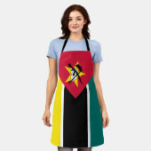 モザンビーク国旗 エプロン (着用した状態)