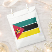 モザンビーク国旗 フェイバーバッグ (クリップ留めされた状態)