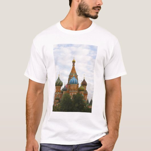 モスクワの赤の広場にある聖ワシリイ大聖堂 Tシャツ (正面)