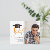 モダンおもしろいスクリプトミニマルなシック写真卒業 インビテーションポストカード (スタンド正面)