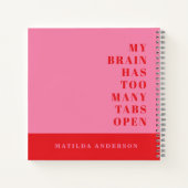 モダンおもしろいミニマル赤ピンクタイポグラフィ雑誌 ノートブック (裏面)