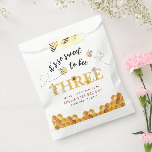 モダンかわいい3歳の誕生日を迎えるのはとても甘い フェイバーバッグ (封をした状態)