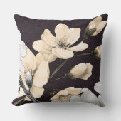 モダンさくらんぼがブラックレザーで咲く クッション (正面)