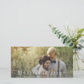 モダンたった今結婚しました新メリー婚ホリデー写真 シーズンカード (スタンド正面)