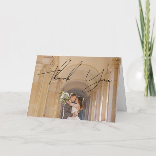 モダンでおしゃれな白と黒のスクリプト結婚式写真 サンキューカード (正面)