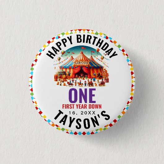 モダンでかわいいサーカス・カーニバル1歳の誕生日 缶バッジ (正面)
