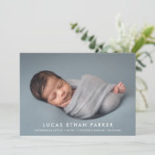 モダンできれいで大きい写真の誕生 案内状 (スタンド正面)