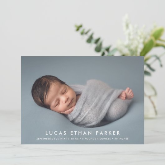 モダンできれいで大きい写真の誕生 案内状 (スタンド正面)