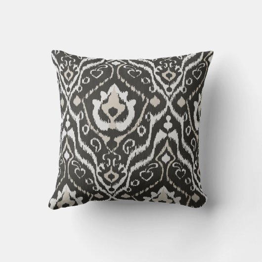 モダンではっきりしたなベージュ白黒のイカットの種族パターン クッション (裏面)