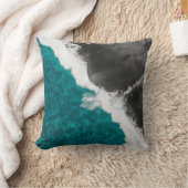 モダンでアートなティール(緑がかった色)の暗藍色の海のビーチの波 クッション (ブランケット)