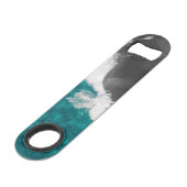 モダンでアートなティール(緑がかった色)の暗藍色の海のビーチの波 スピード栓抜き (裏面アングル)