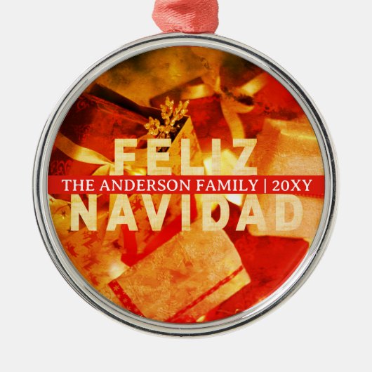 モダンでエレガントなクリスマス 赤とゴールド Feliz Navidad メタルオーナメント (正面)