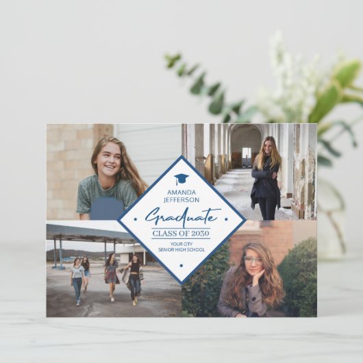 モダンでエレガントなスクリプトの卒業式 4 枚の写真のコラージュ 案内状 (スタンド正面)