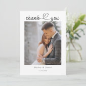 モダンでエレガントなスクリプトラブハートウェディングフォト サンキューカード (スタンド正面)