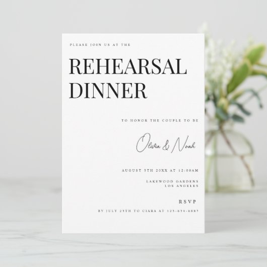 モダンでエレガントなホワイトのリハーサルディナーカード 招待状 (スタンド正面)