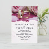 モダンでエレガントなリングとバラの紫色の結婚式 招待状 (スタンド正面)