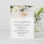 モダンでエレガントなリングとバラの結婚式招待状 招待状 (スタンド正面)