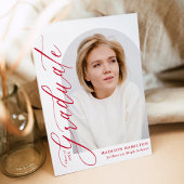 モダンでエレガントな赤いカリグラフィー写真 卒業式 招待状