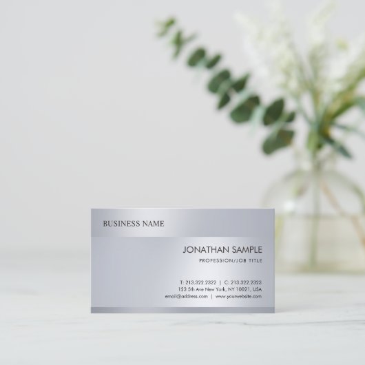 モダンでエレガントな銀製の一見のミニマリストのプロフェッショナル 名刺 (スタンド正面)