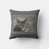 モダンでカスタムな家族写真のダークグレーのバーラップ クッション (裏面)