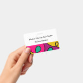 モダンでカラフルなデイケアの中心の名前 バッジ (手持ち)