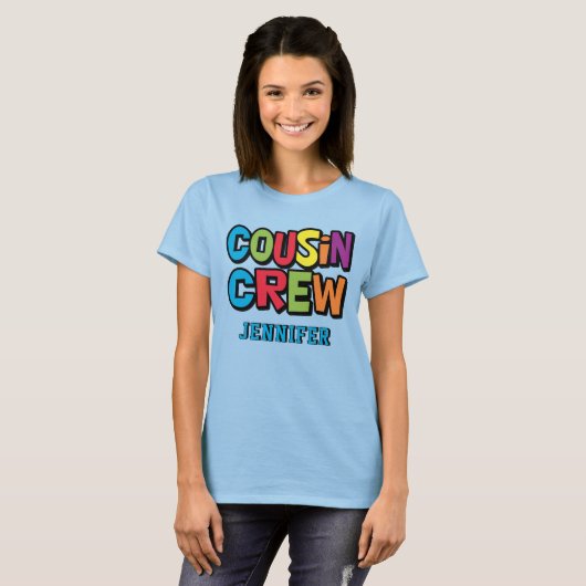 モダンでカラフルな従兄弟クルーの家族再会 Tシャツ (正面フル)