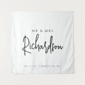 モダンでクラシカルな結婚式のMr&Mrs 名前ウェルカムサイン タペストリー (正面)