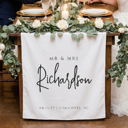 モダンでクラシカルな結婚式のMr&Mrs 名前ウェルカムサイン タペストリー