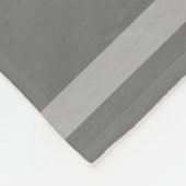 モダンでコンテンポラリーなグレースケールのストライプの黒の灰色 フリースブランケット (角)